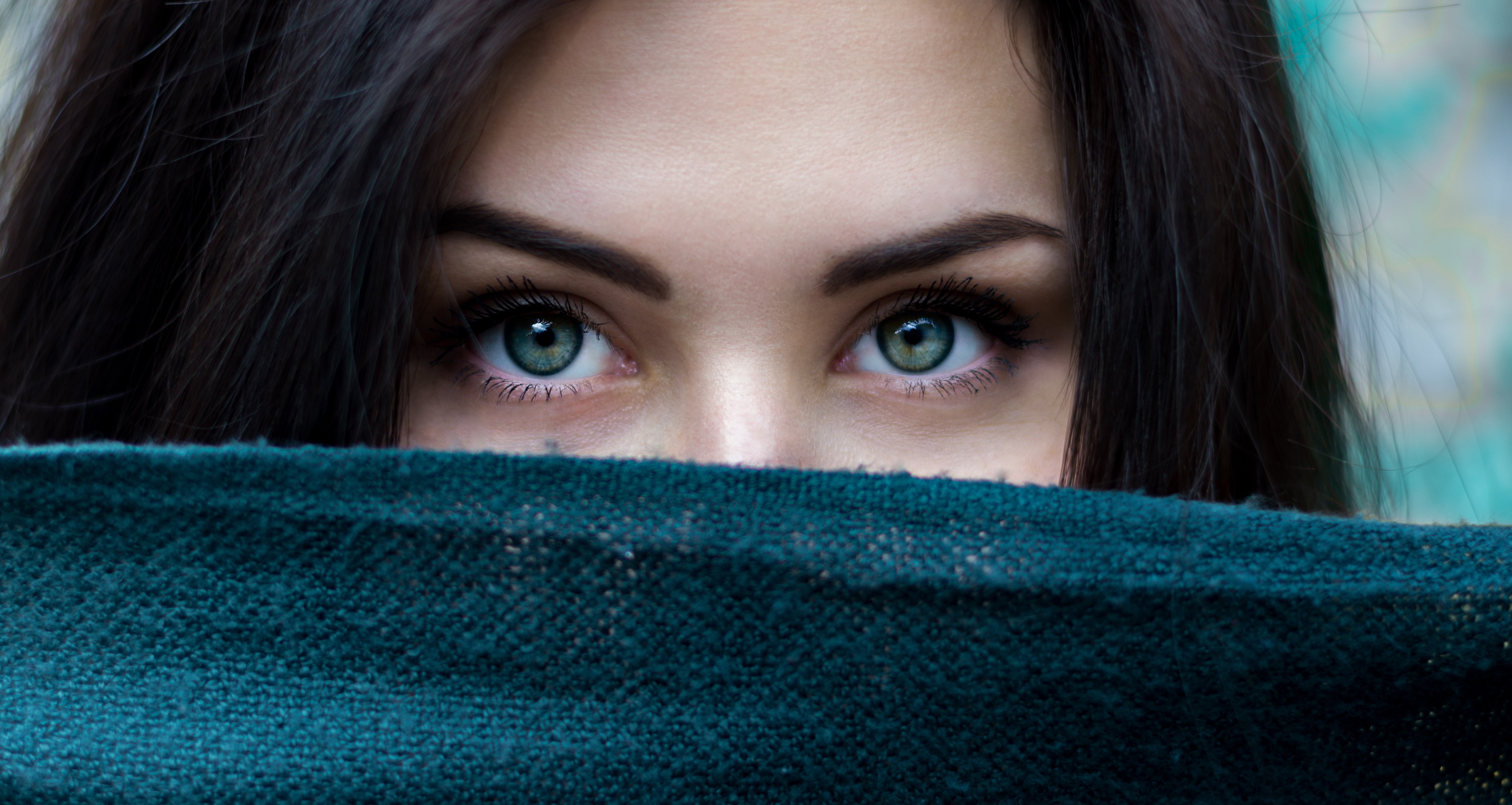 Welche Haarfarbe passt zu grünen Augen? Wir verraten es